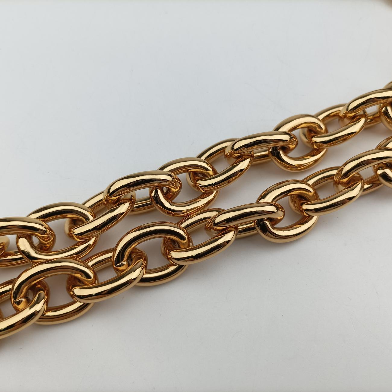 The Chain PouchBurgundyLambskinP01470894Jザ チェーンポーチワインレッドラムスキンP01470894J