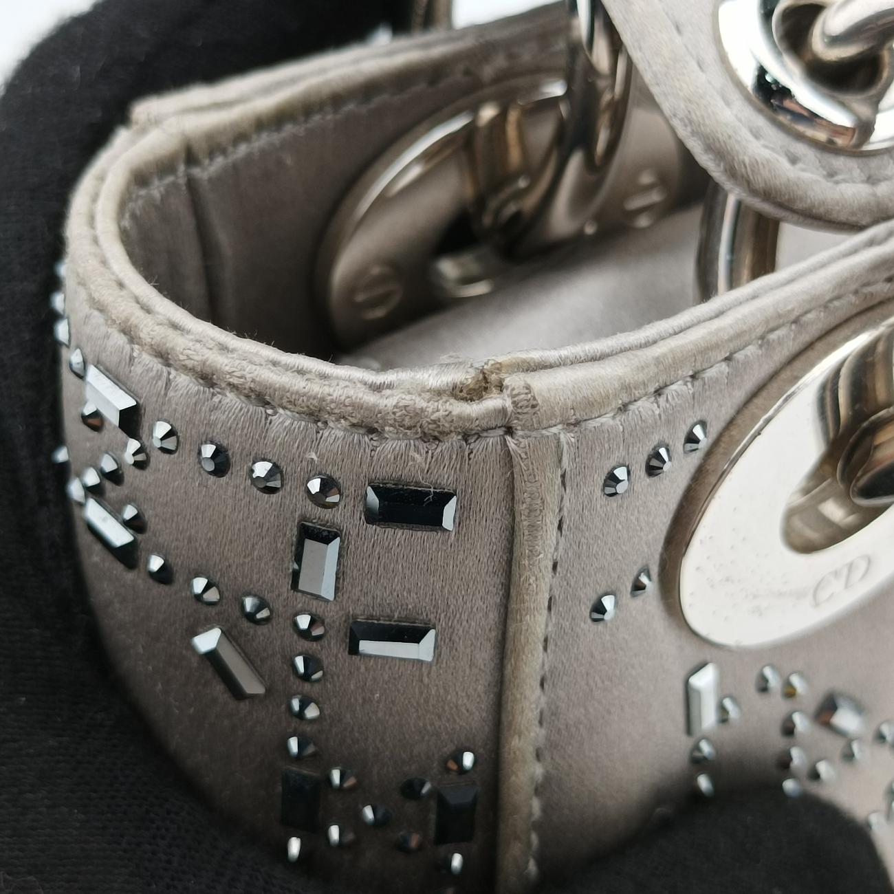 Satin Crystal Cannage Mini Lady DiorSilversatin11-MA-0179サテンクリスタル カナージュ ミニ レディ ディオールシルバーサテン11-MA-0179