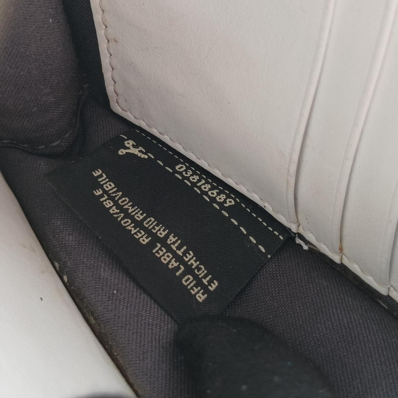 Cruise F is Envelope Kan I logoWhiteLeather8BS0068BS006 A18B 188-8241エフ イズホワイトレザー8BS0068BS006 A18B 188-8241