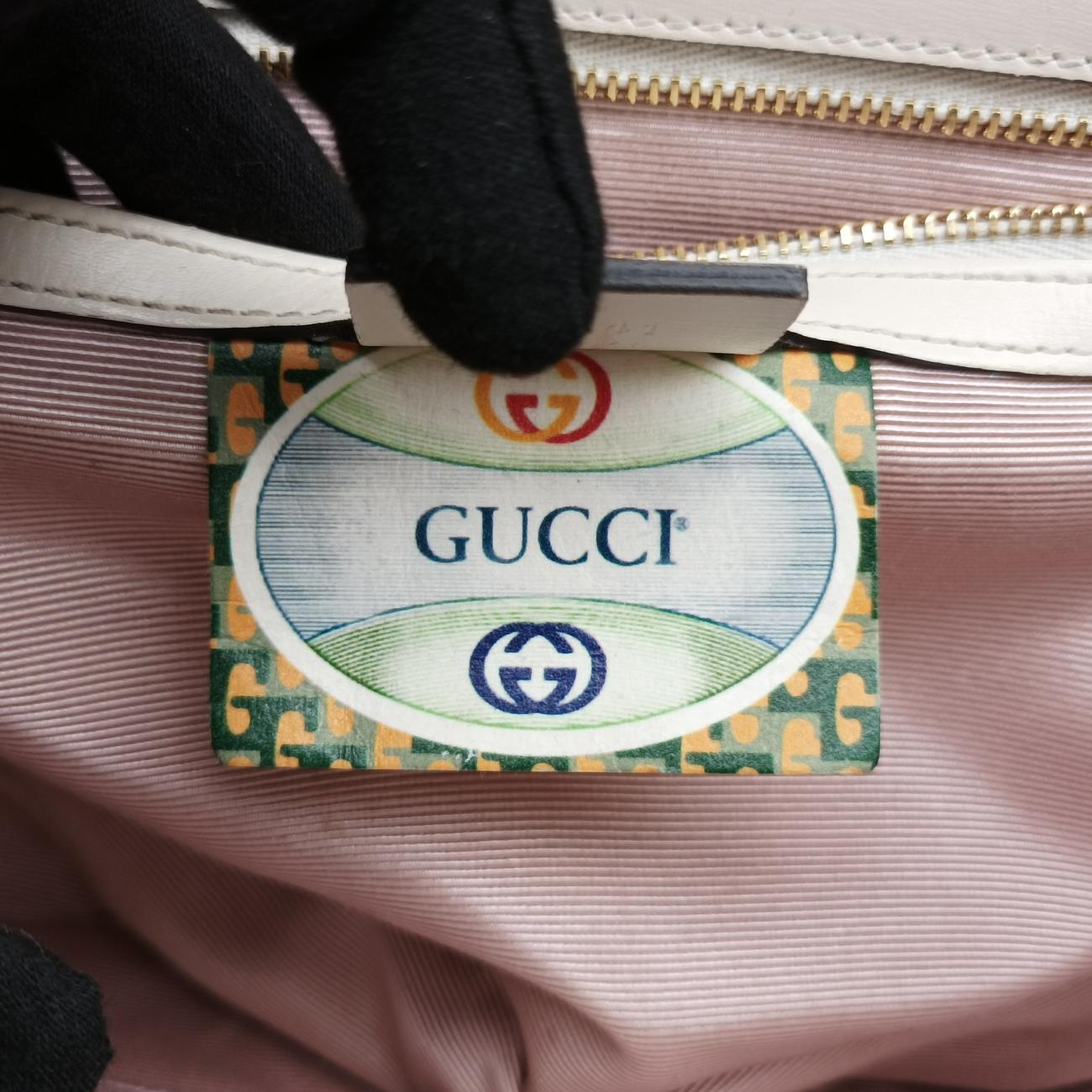 RajahWhiteLeather537241D029494963ラジャホワイトレザー537241D029494963
