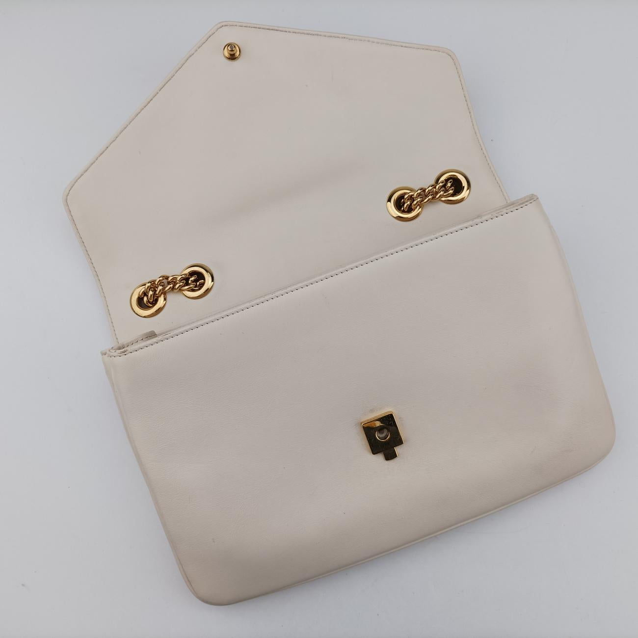 RajahWhiteLeather537241D029494963ラジャホワイトレザー537241D029494963