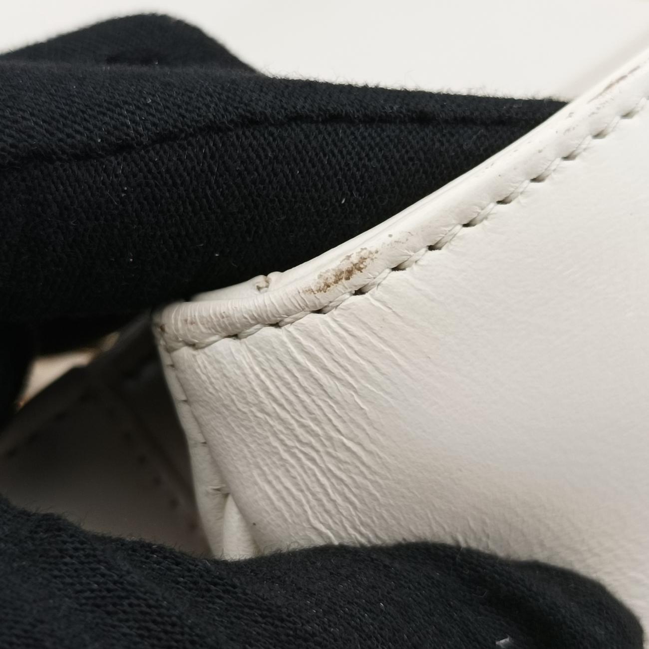 RajahWhiteLeather537241D029494963ラジャホワイトレザー537241D029494963