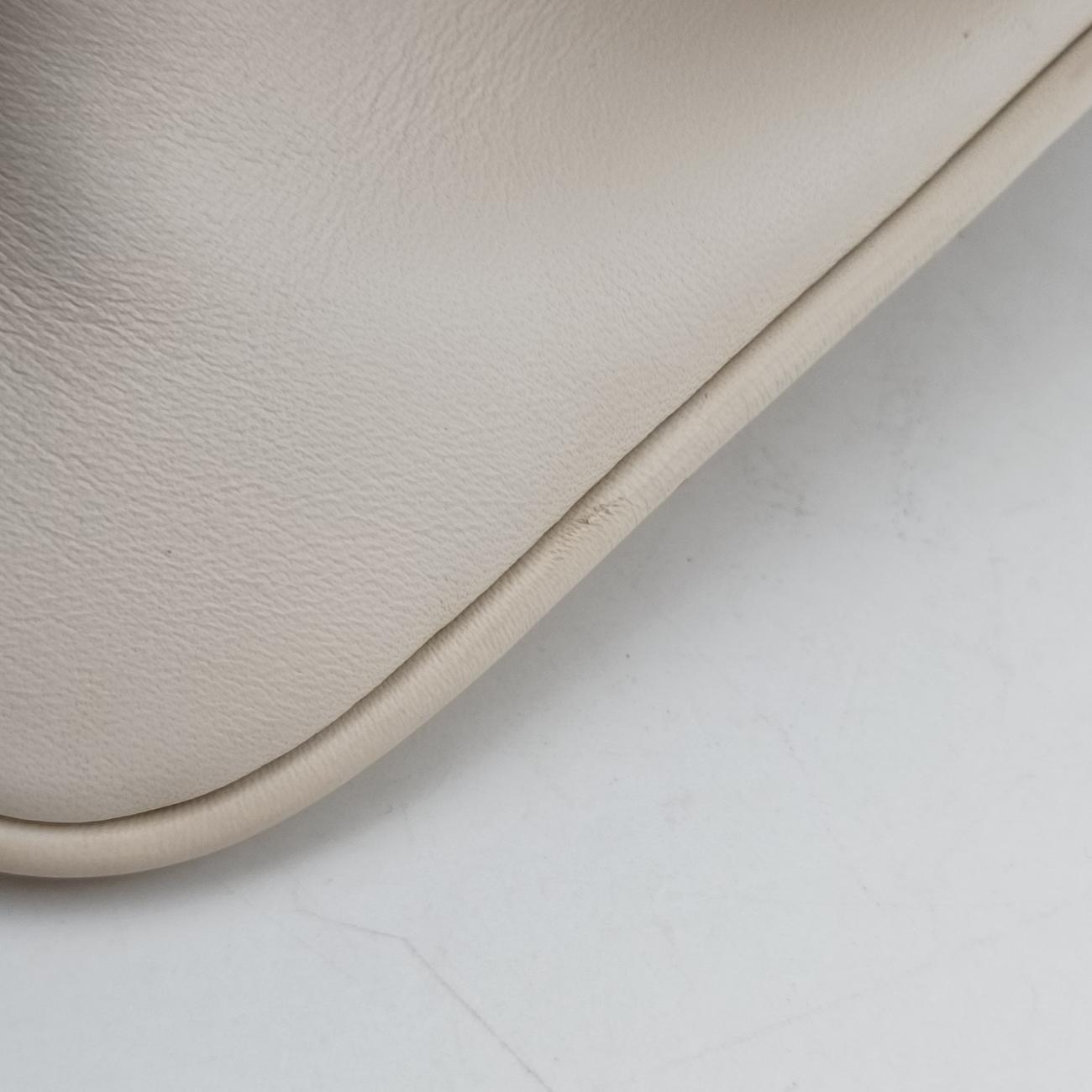 RajahWhiteLeather537241D029494963ラジャホワイトレザー537241D029494963