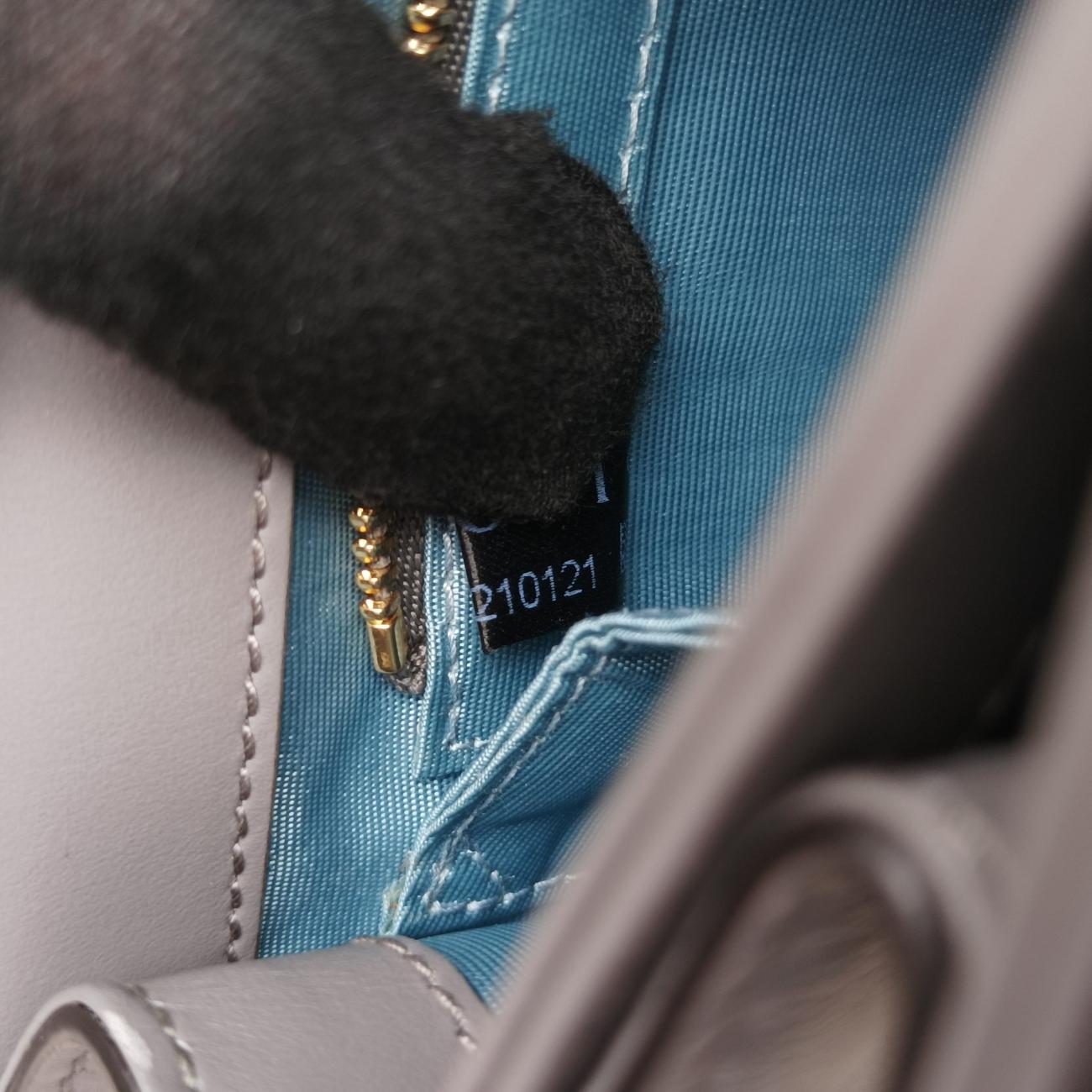 ZUMIGreyLeather576388D030210121ズゥミグレーレザー576388D030210121