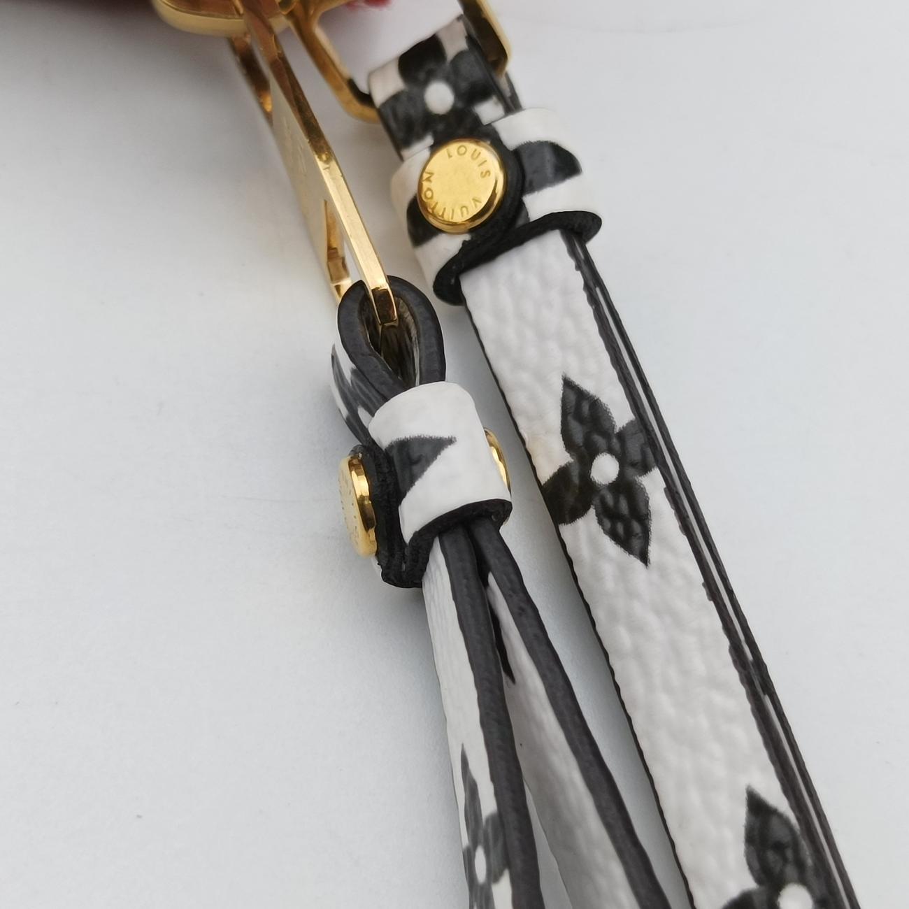 Pochette Double ZipROUGEMonogram  GiantM67561GI1129ポシェットドゥーブルジップルージュモノグラム ジャイアントM67561GI1129