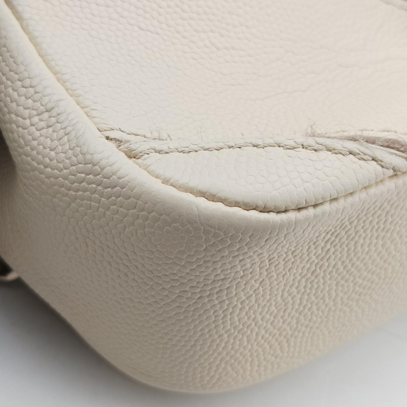 Chevron Caviar Small CC FlapWhiteCaviar SkinA9377323780277シェブロンキャビアスモールCCフラップホワイトキャビアスキンA9377323780277