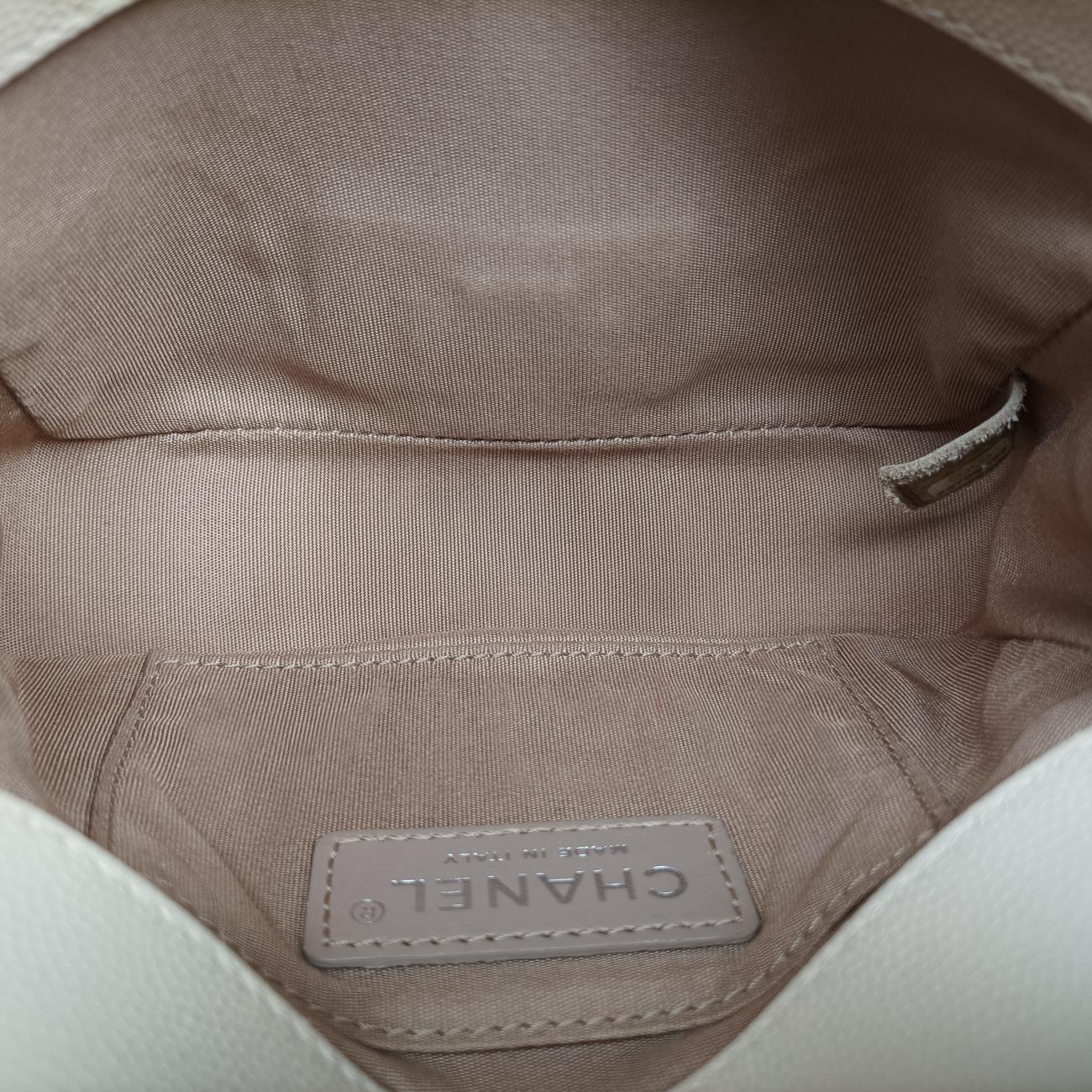Chevron Caviar Small CC FlapWhiteCaviar SkinA9377323780277シェブロンキャビアスモールCCフラップホワイトキャビアスキンA9377323780277