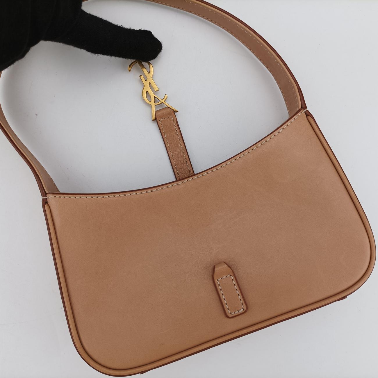 LE 5 a 7 HobobeigeLeather910318MAL910318.0622LE 5 a 7 ホーボーベージュレザー910318MAL910318.0622