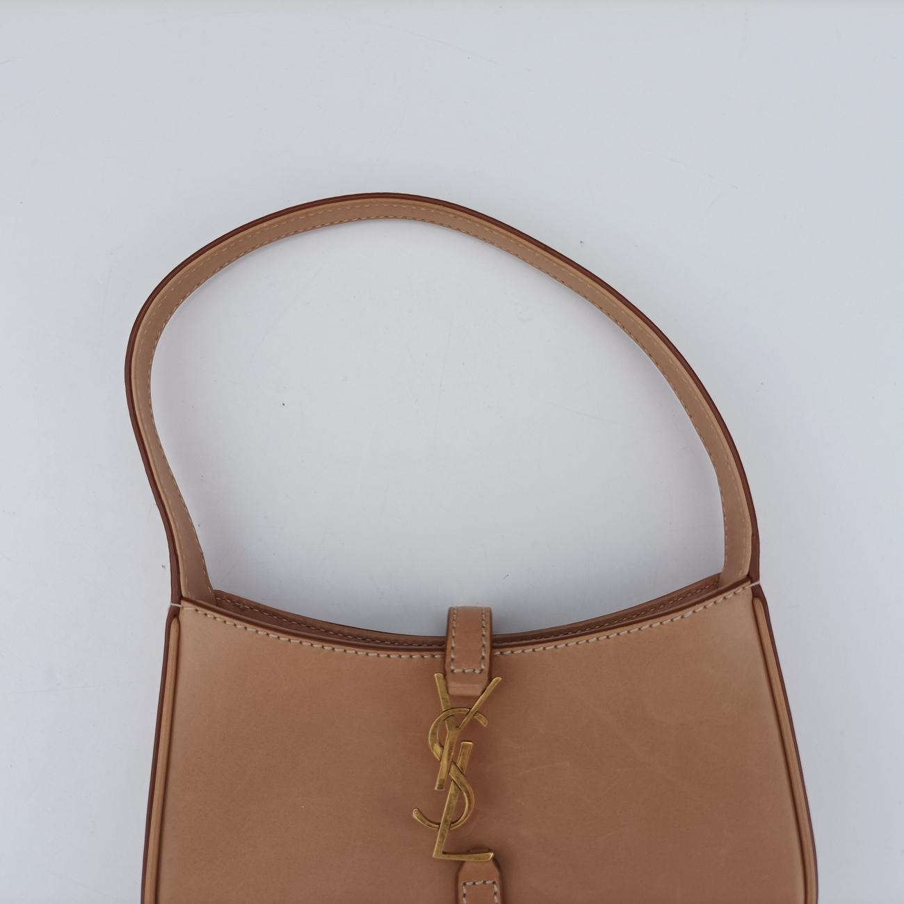 LE 5 a 7 HobobeigeLeather910318MAL910318.0622LE 5 a 7 ホーボーベージュレザー910318MAL910318.0622