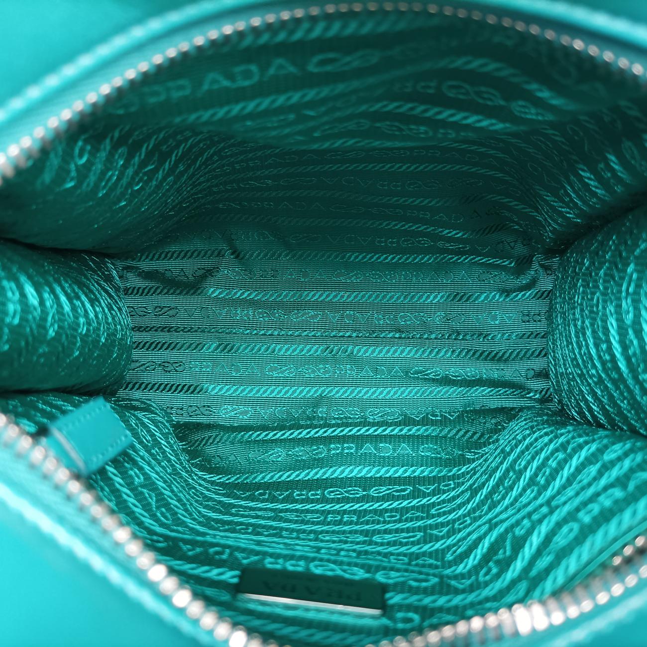 Turquoise Mini ToteGreenlambskin1BG41831/Vトライアングルロゴグリーンラムスキン1BG41831/V