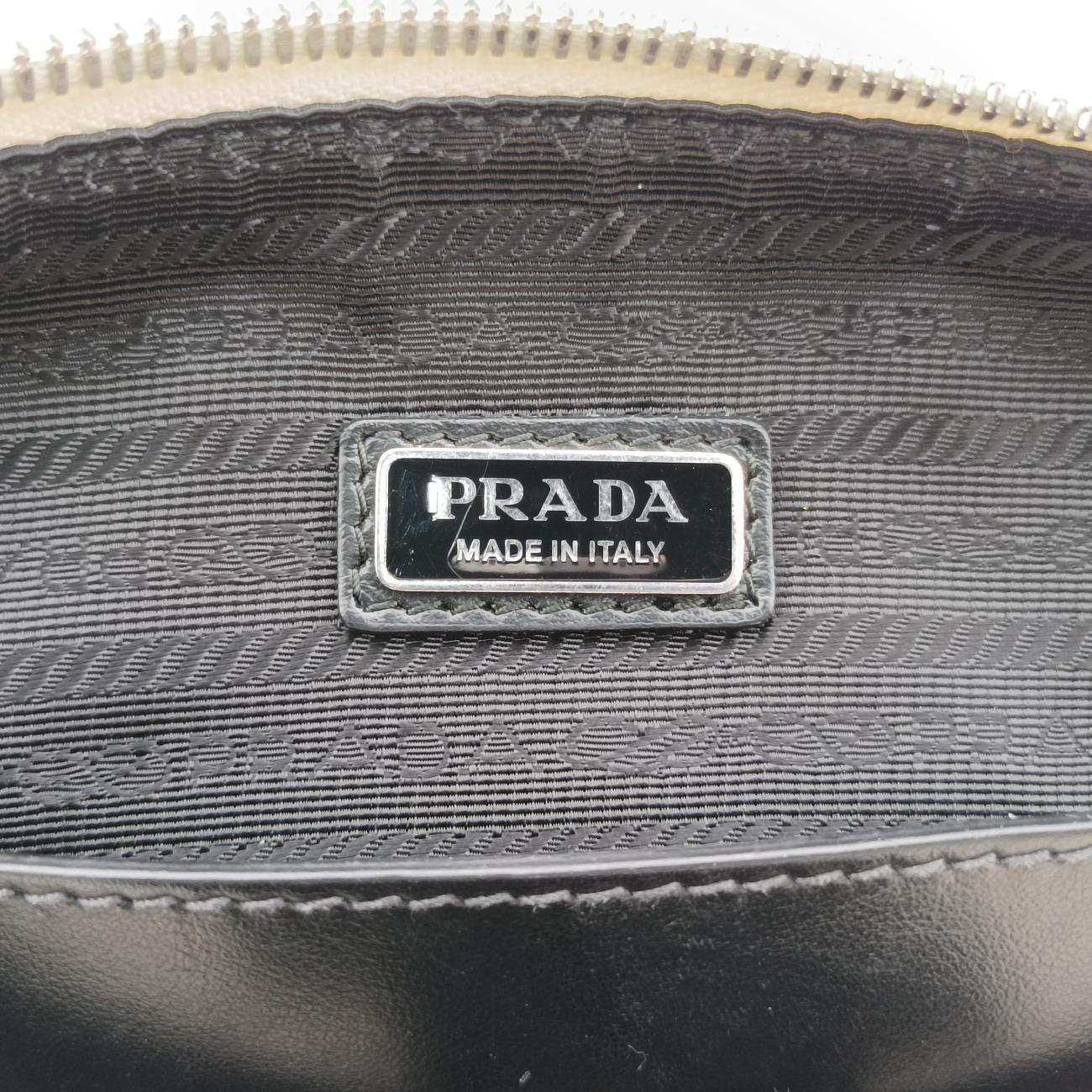 Triangle Logo PlateWhiteSAFFIANO Leather56 5トライアングル ロゴ プレートホワイトサフィアーノレザー56 5