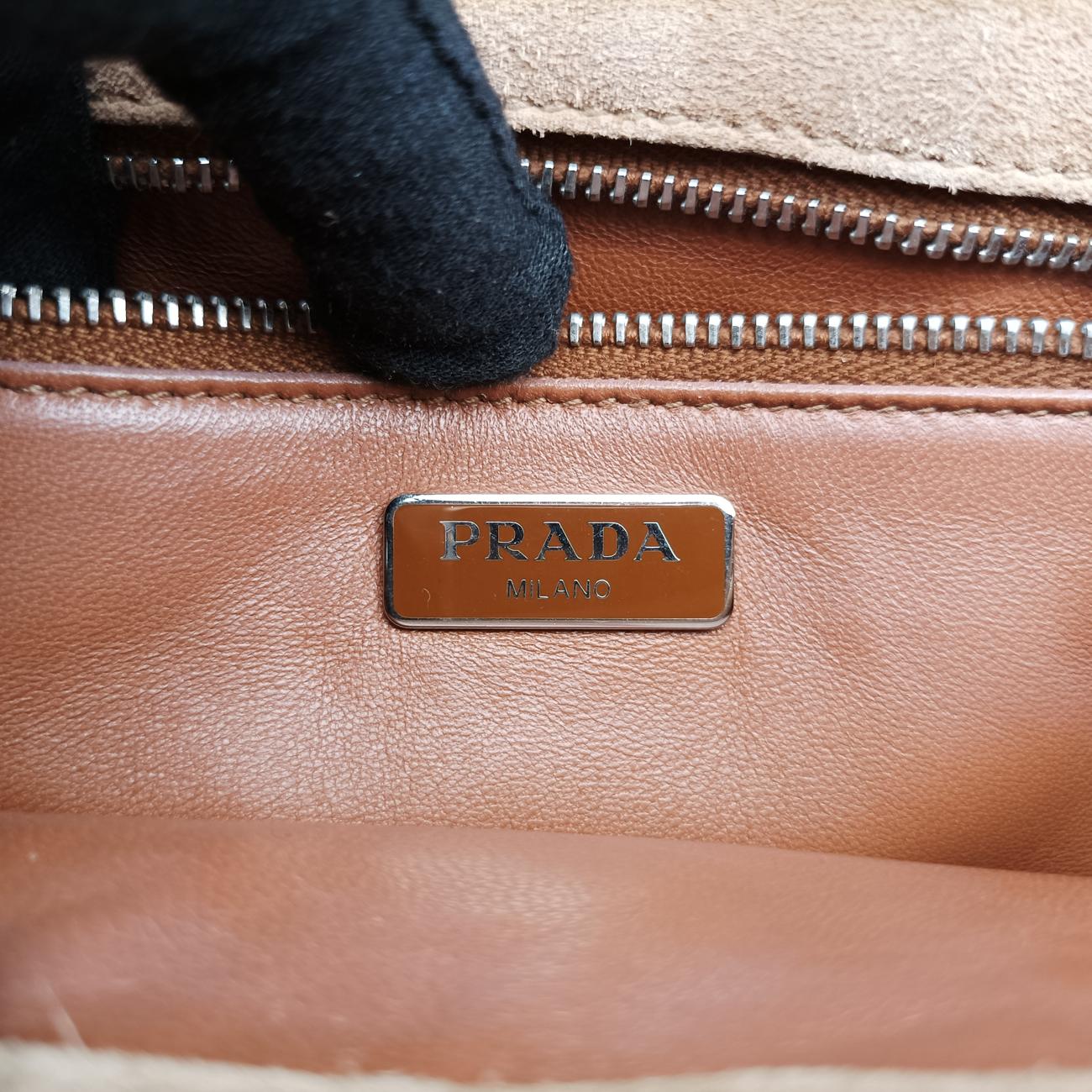 City Calf Bolsa Chain FlapBrownsuede1BD009117 Aシティカーフチェーンフラップバッグブラウンスエード1BD009117 A