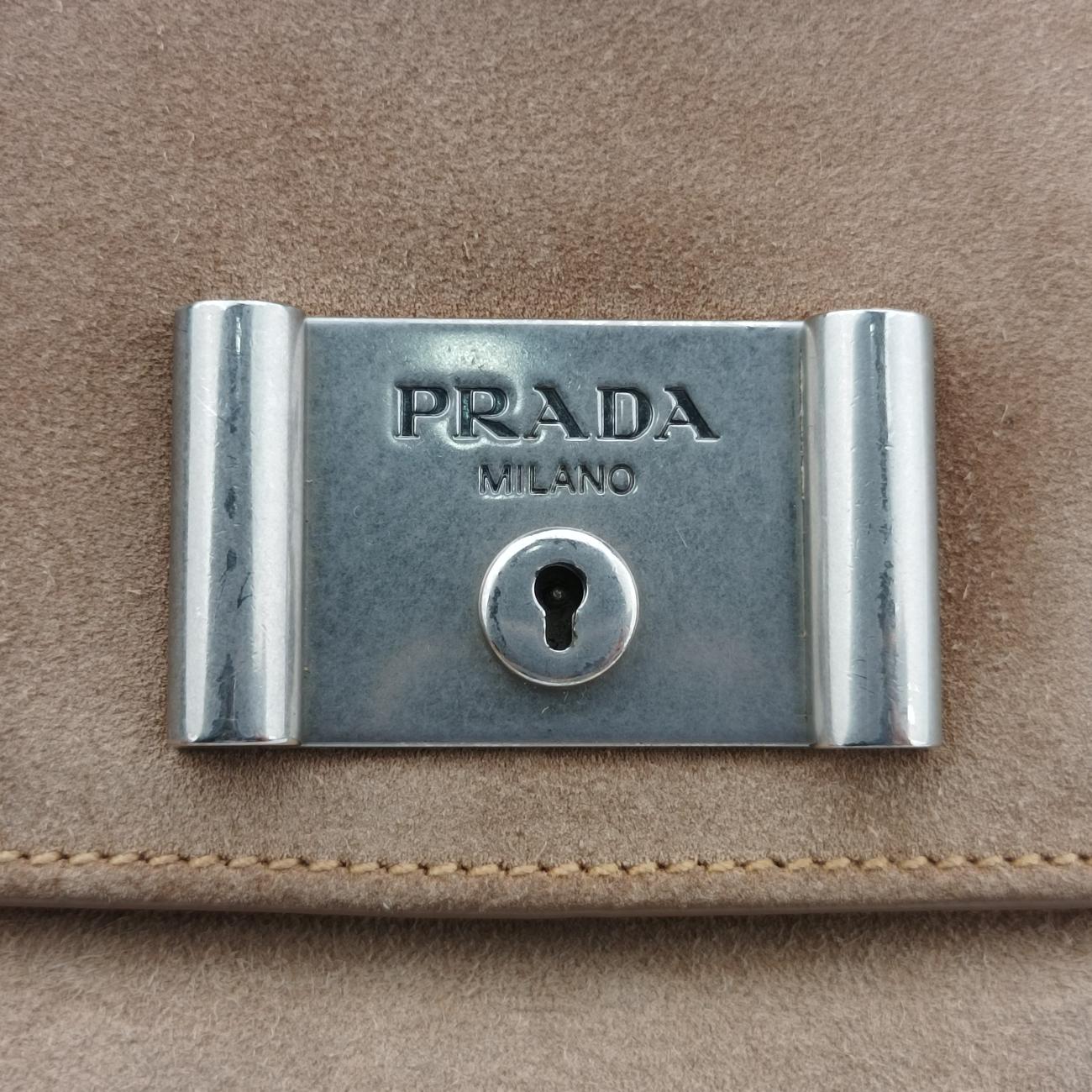 City Calf Bolsa Chain FlapBrownsuede1BD009117 Aシティカーフチェーンフラップバッグブラウンスエード1BD009117 A