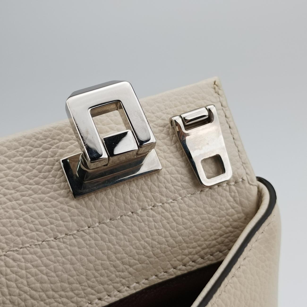 ZumiWhiteLeather569712A027978348ズゥミホワイトレザー569712A027978348