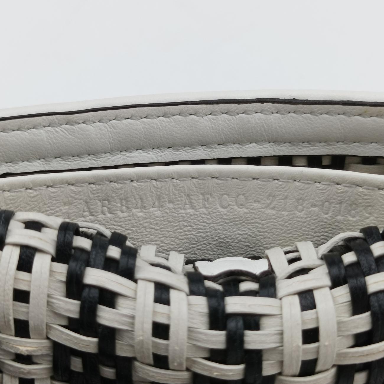 Nano Baguette CharmBlack/WhiteLeather7AR8447AR844-AFCQ-218-0189ナノ バゲット チャームブラック/ホワイトレザー7AR8447AR844-AFCQ-218-0189