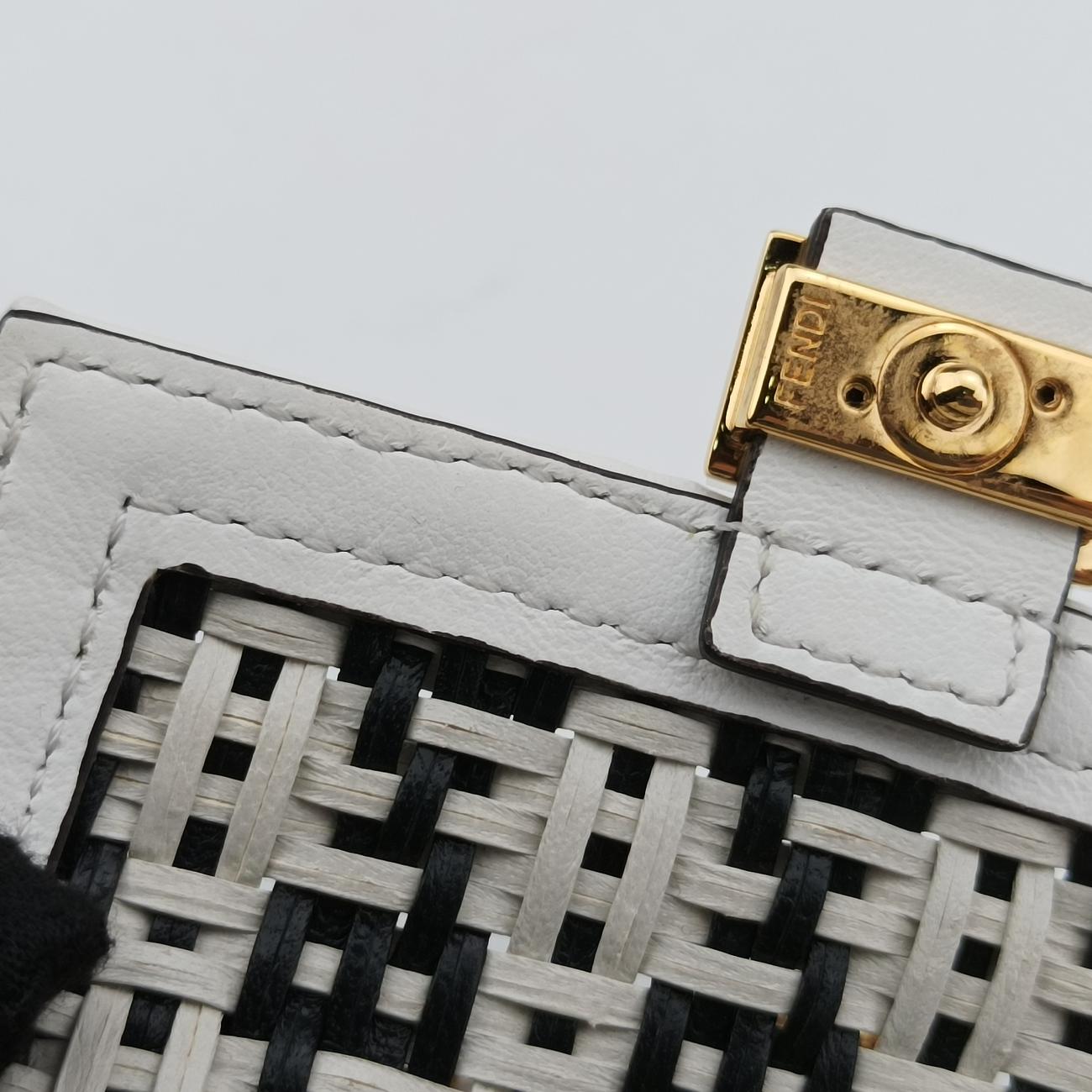 Nano Baguette CharmBlack/WhiteLeather7AR8447AR844-AFCQ-218-0189ナノ バゲット チャームブラック/ホワイトレザー7AR8447AR844-AFCQ-218-0189