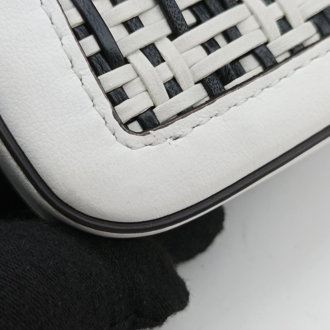 Nano Baguette CharmBlack/WhiteLeather7AR8447AR844-AFCQ-218-0189ナノ バゲット チャームブラック/ホワイトレザー7AR8447AR844-AFCQ-218-0189