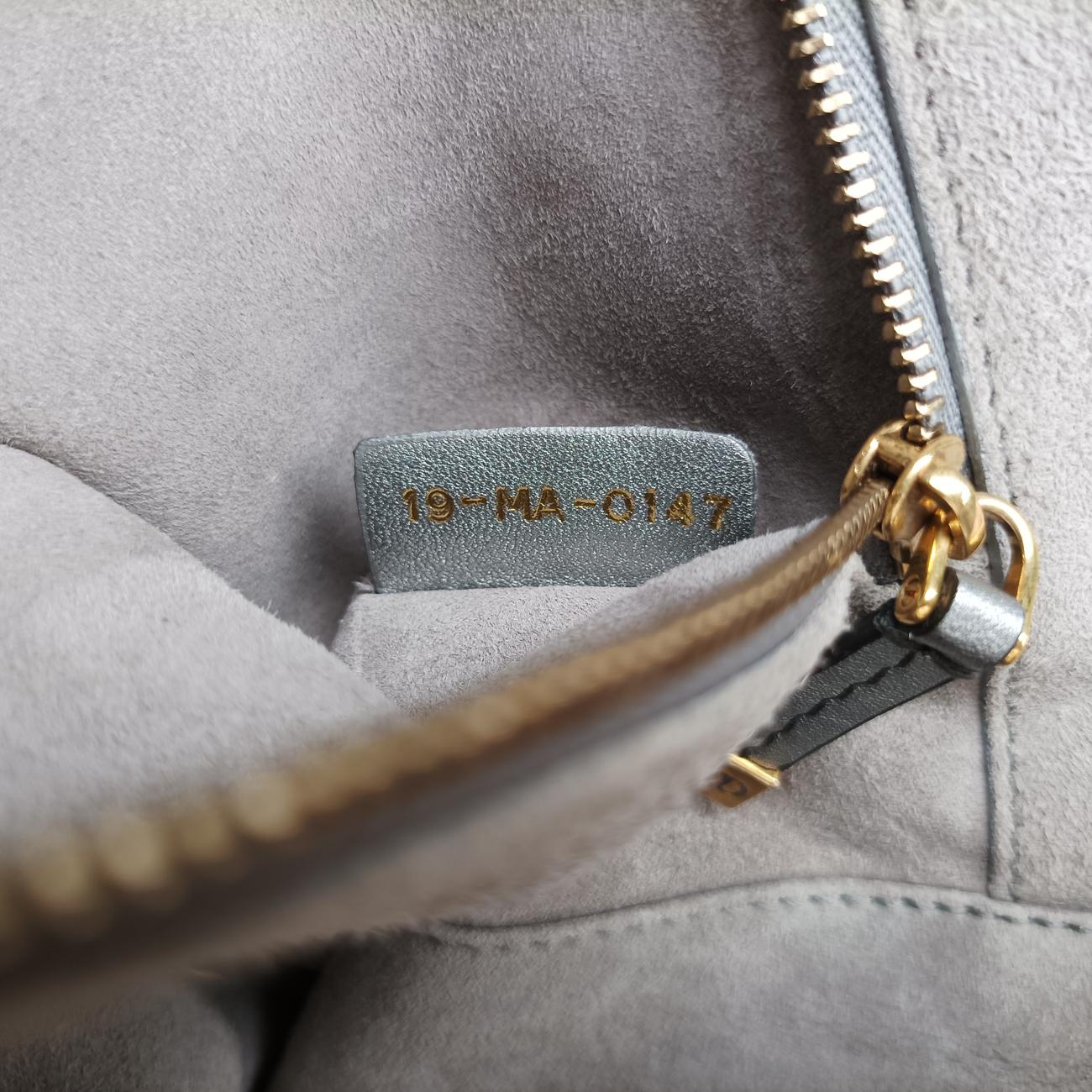 DiorevolutionSilverLeather19-MA-0147ディオール エボリューション フラップシルバーレザー19-MA-0147