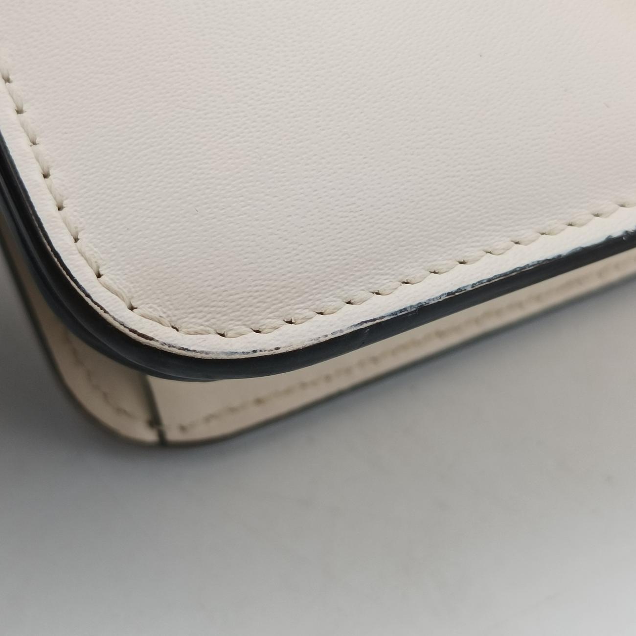 FabWhiteLeather8BT3268BT326 AAIW 209.0189ファブホワイトレザー8BT3268BT326 AAIW 209.0189