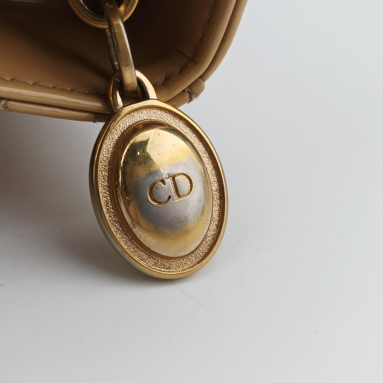 Lady DiorBeigePatent16-BO-0141 Bレディディオールベージュパテント16-BO-0141 B