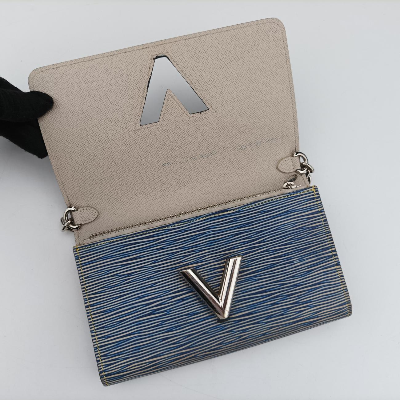 Portefeuille Twist Chain WalletBlueEpiM61036SP0155ポルトフォイユ ツイスト チェーンウォレットブルーエピM61036SP0155