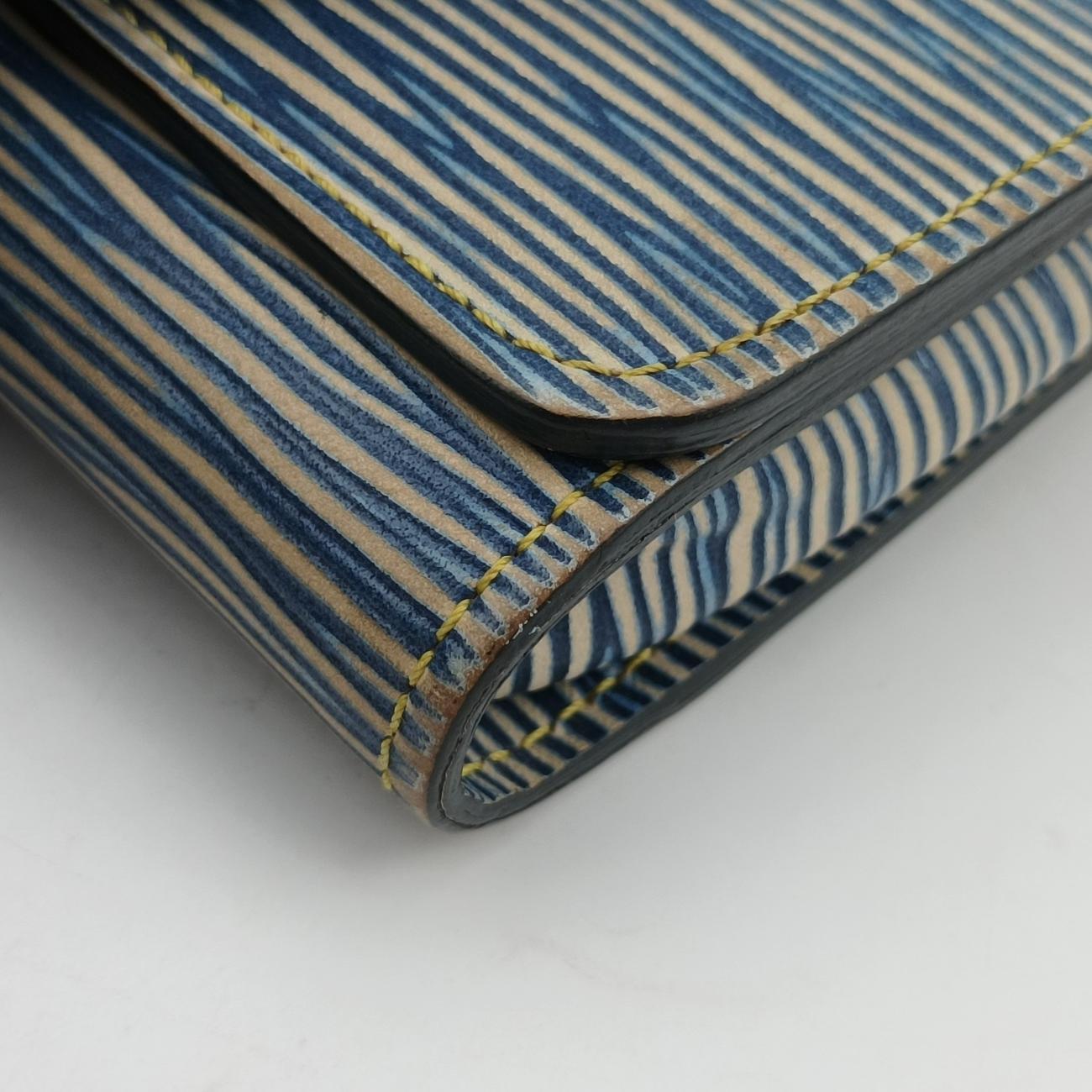 Portefeuille Twist Chain WalletBlueEpiM61036SP0155ポルトフォイユ ツイスト チェーンウォレットブルーエピM61036SP0155