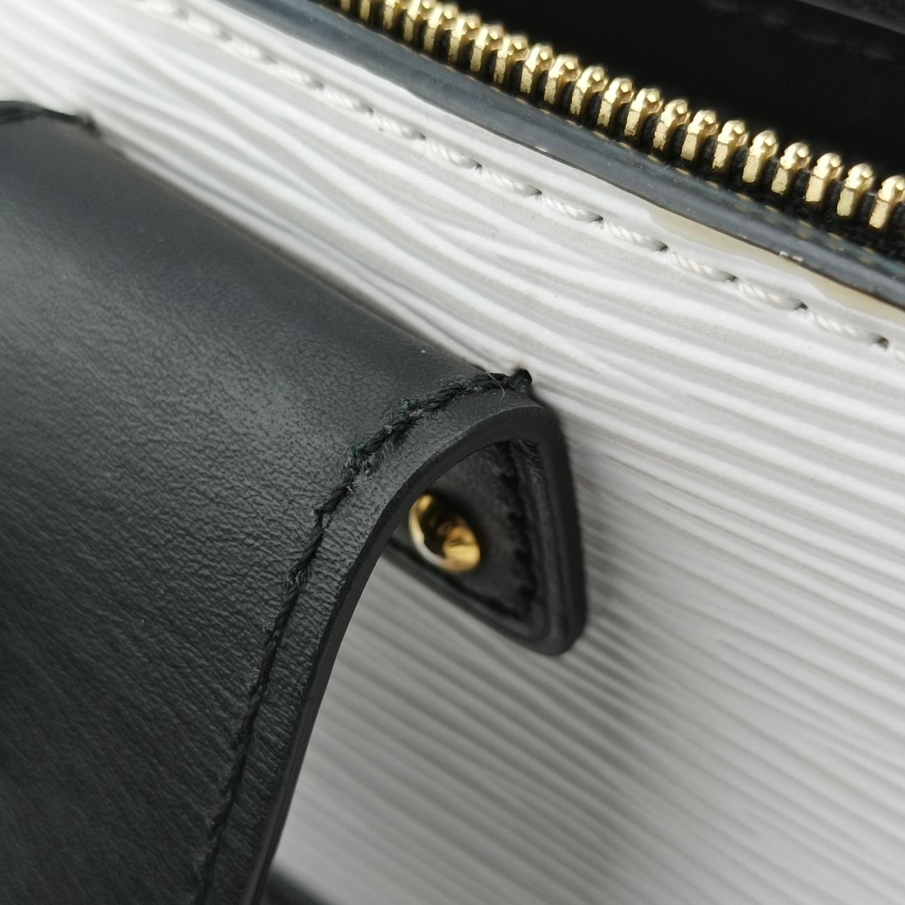 Trunk clutchWhite x BlackLeather x EpiM52151DU3119トランククラッチホワイト×ブラックレザーｘエピM52151DU3119