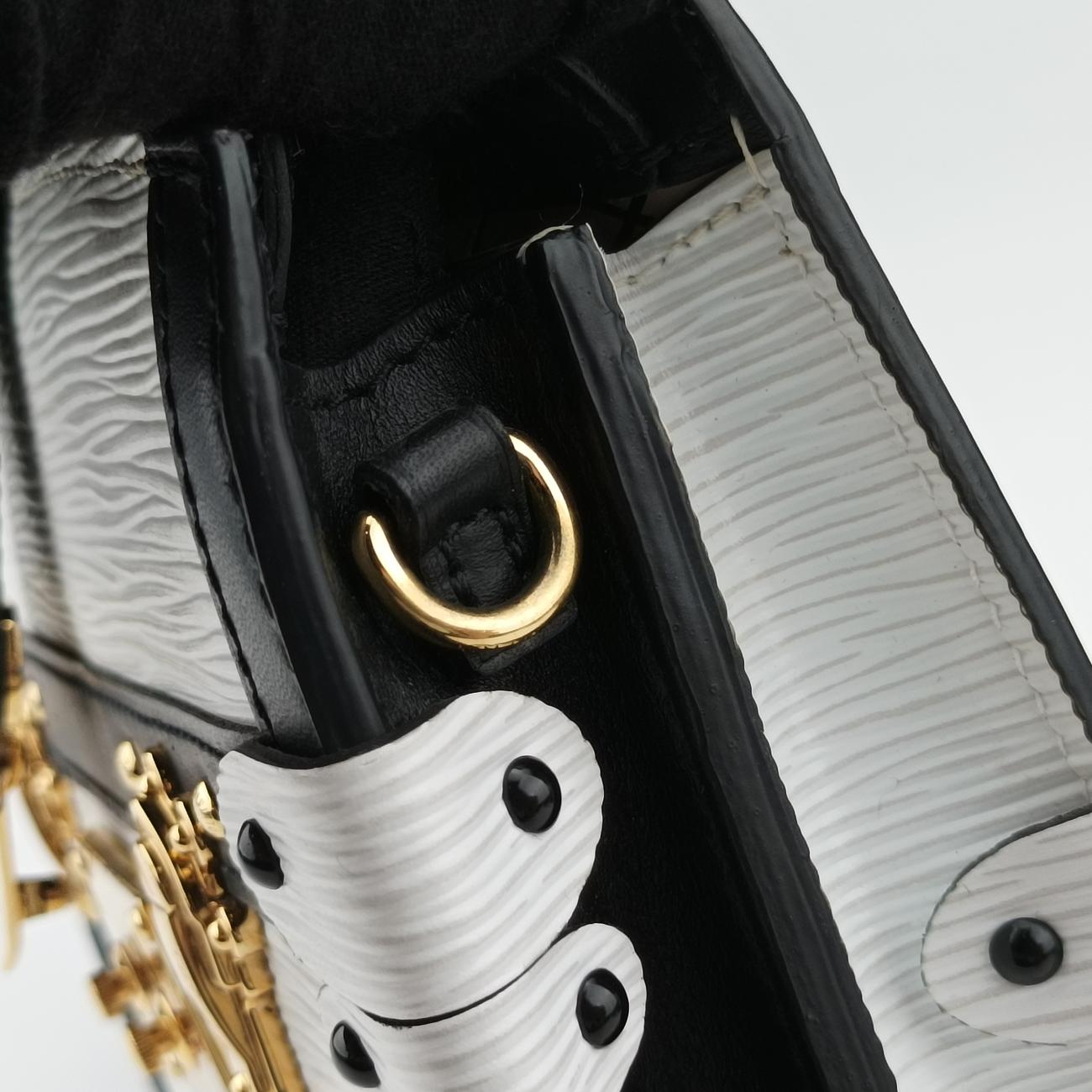 Trunk clutchWhite x BlackLeather x EpiM52151DU3119トランククラッチホワイト×ブラックレザーｘエピM52151DU3119