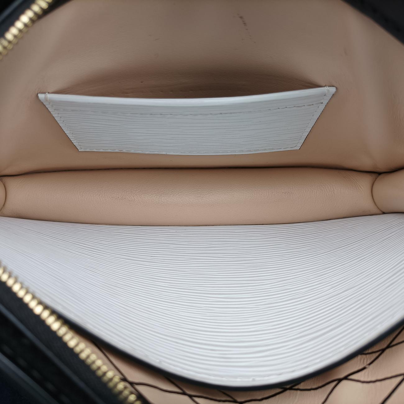 Trunk clutchWhite x BlackLeather x EpiM52151DU3119トランククラッチホワイト×ブラックレザーｘエピM52151DU3119