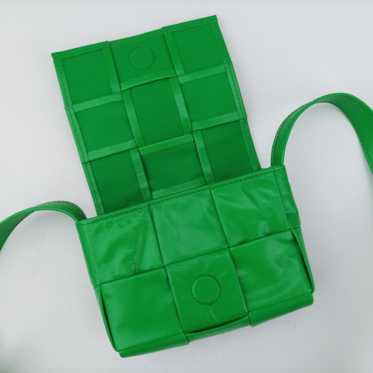 candy cassetteGreenlambskinP01031923Pキャンディ カセットグリーンラムスキンP01031923P