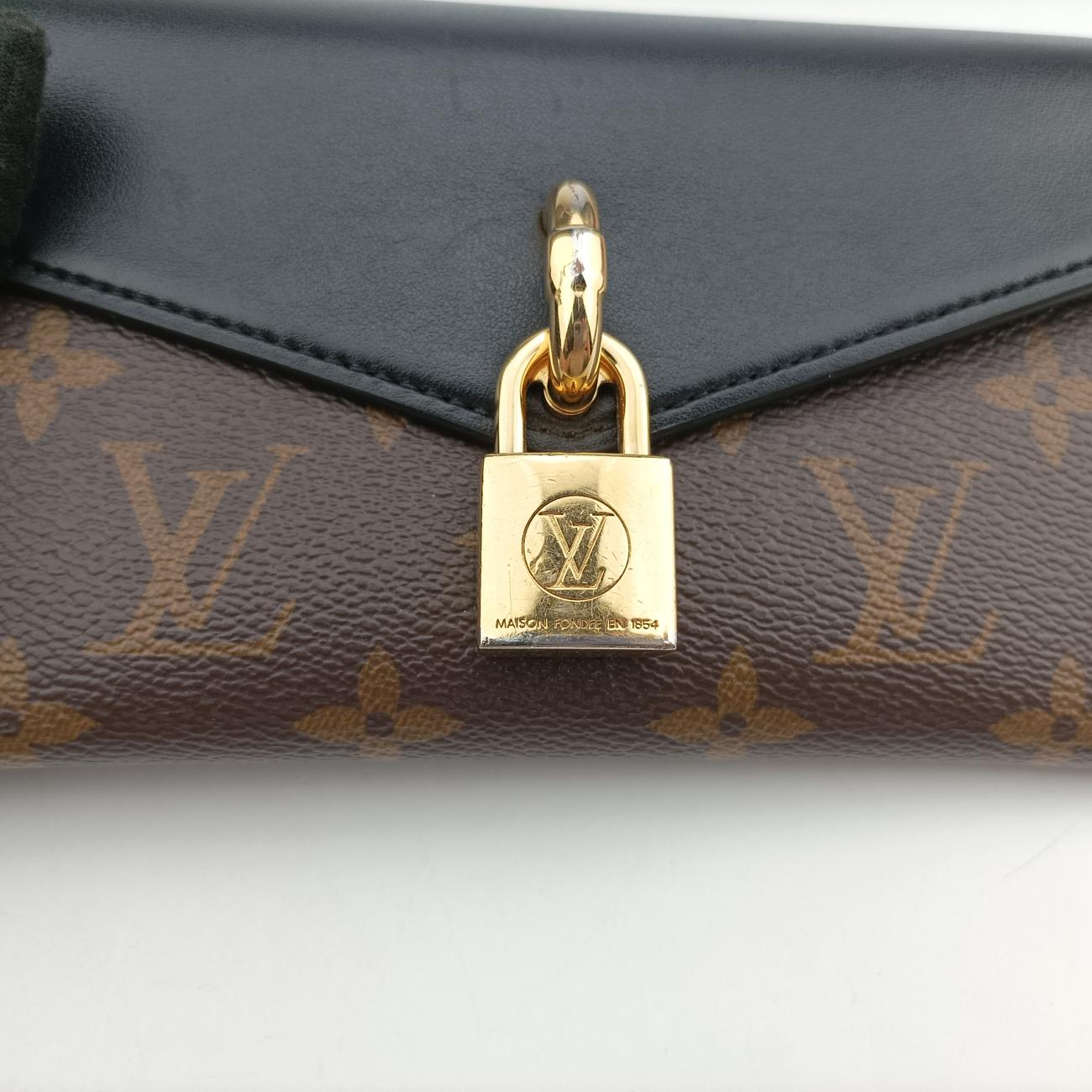 Padlock on strapBrown×Noir　Monogram canvas×leatherM80559ICチップパドロックオンストラップモノグラム/ブラウン系×ノワールモノグラムキャンバス×カーフレザーM80559ICチップ