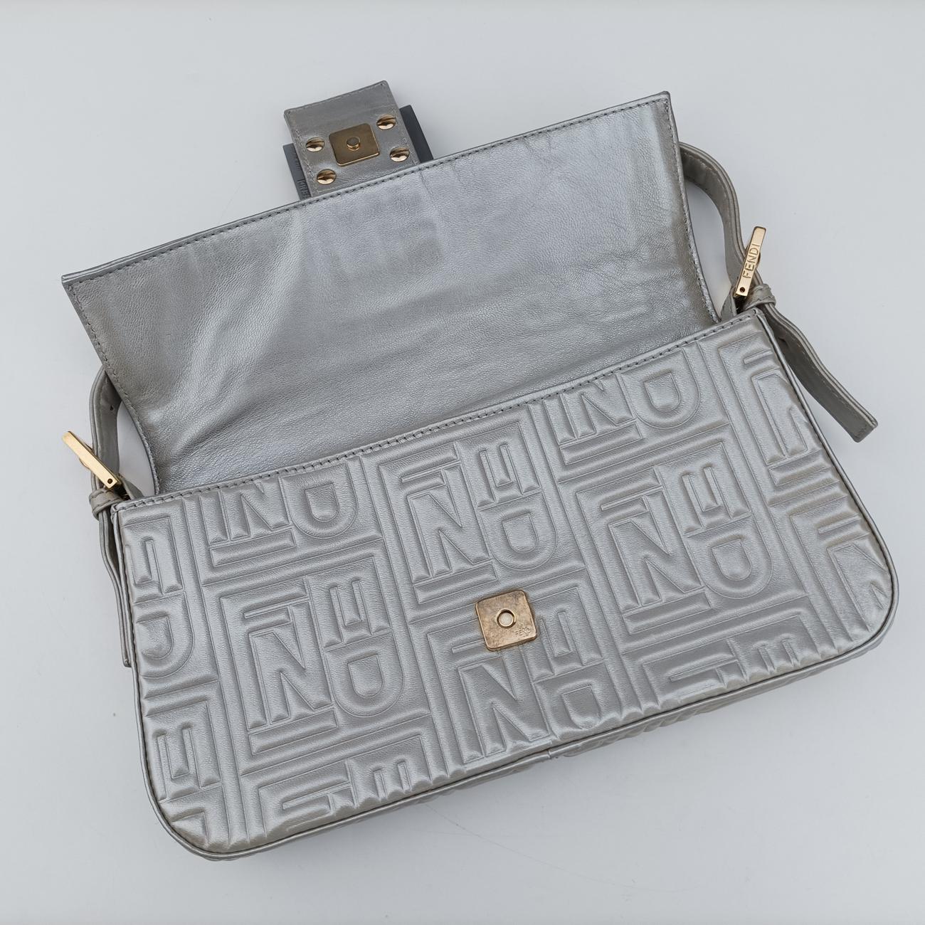 BAGUETTESilverLeather8BR6002370-8BR600-YMU-089マンマバケットシルバーレザー8BR6002370-8BR600-YMU-089