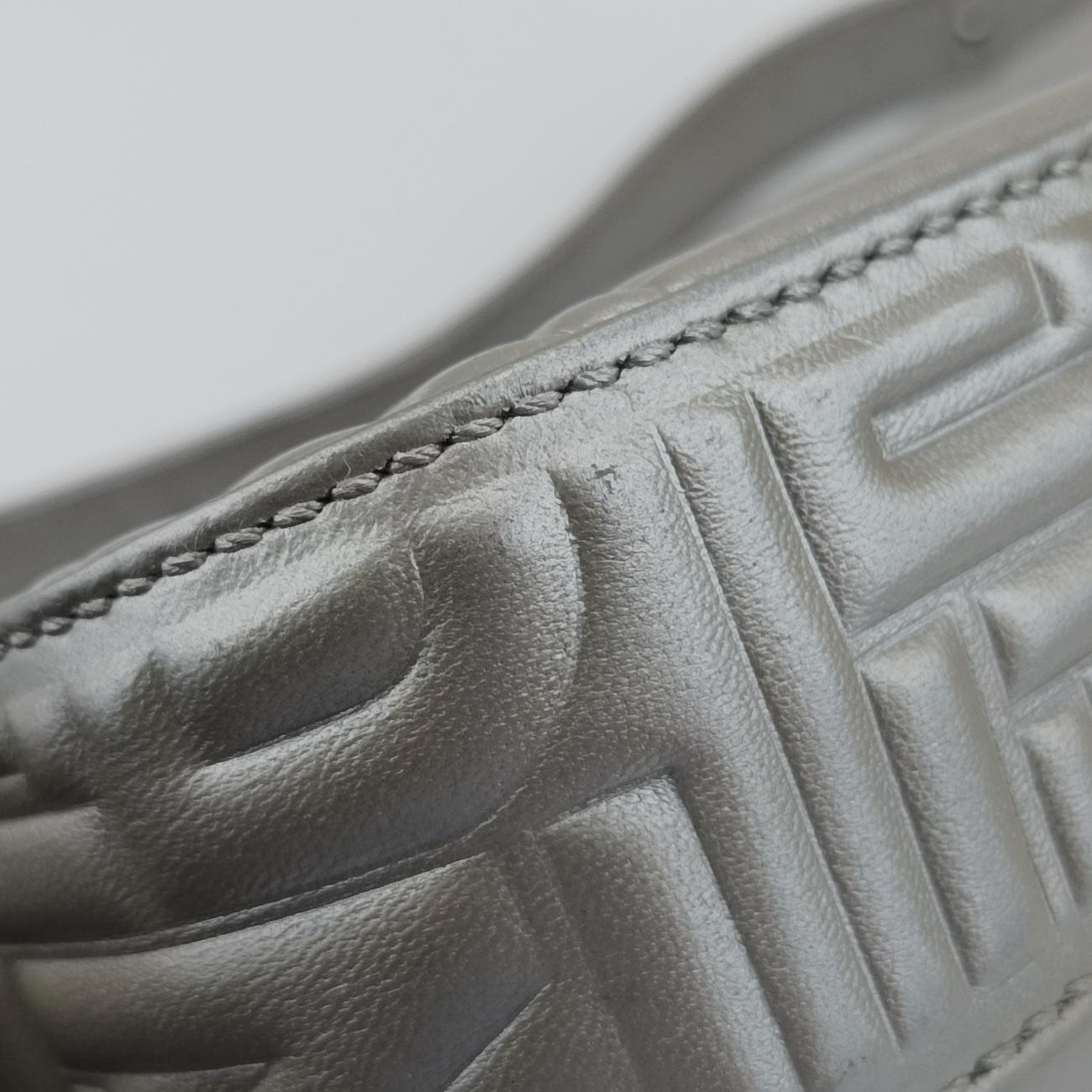 BAGUETTESilverLeather8BR6002370-8BR600-YMU-089マンマバケットシルバーレザー8BR6002370-8BR600-YMU-089