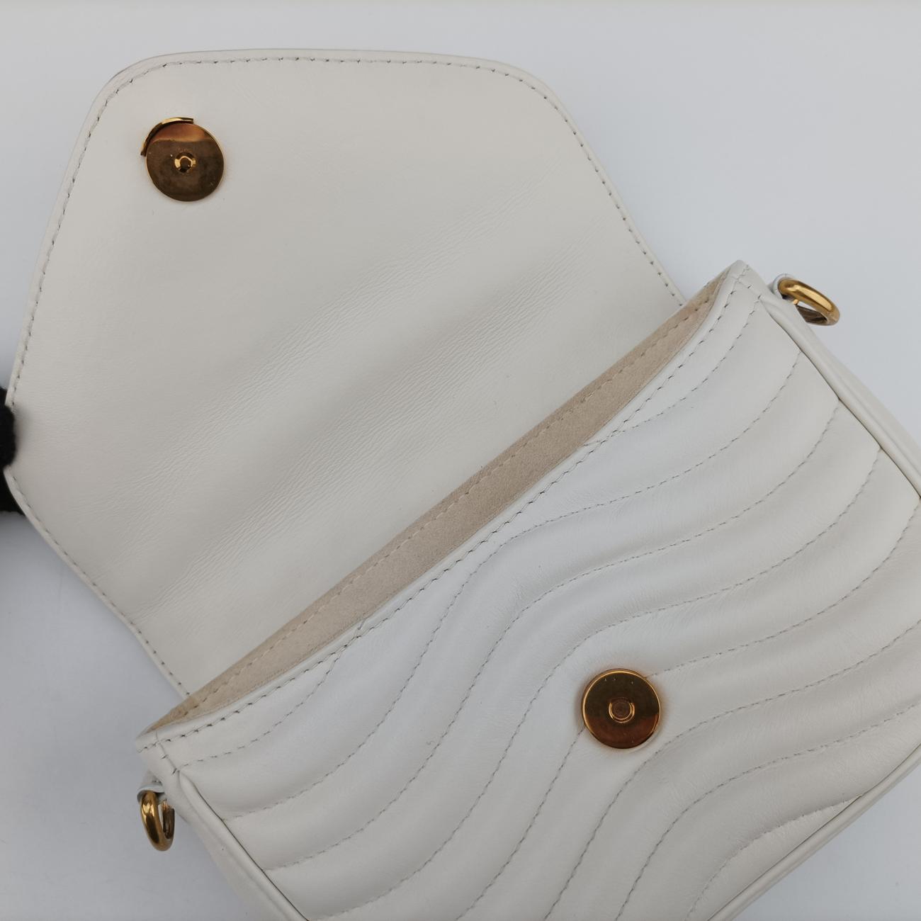 New Wave Multi-PochetteSNOWLeatherＭ56466FN4210ミュルティ ポシェットスノーレザーＭ56466FN4210