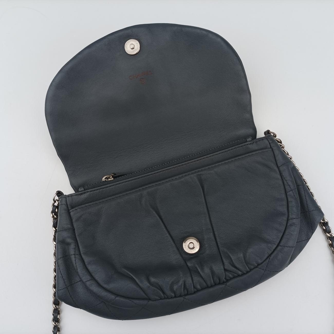 CC Half Moon FlapBluelambskinA4003314655472ハーフムーンブルーラムスキンA4003314655472