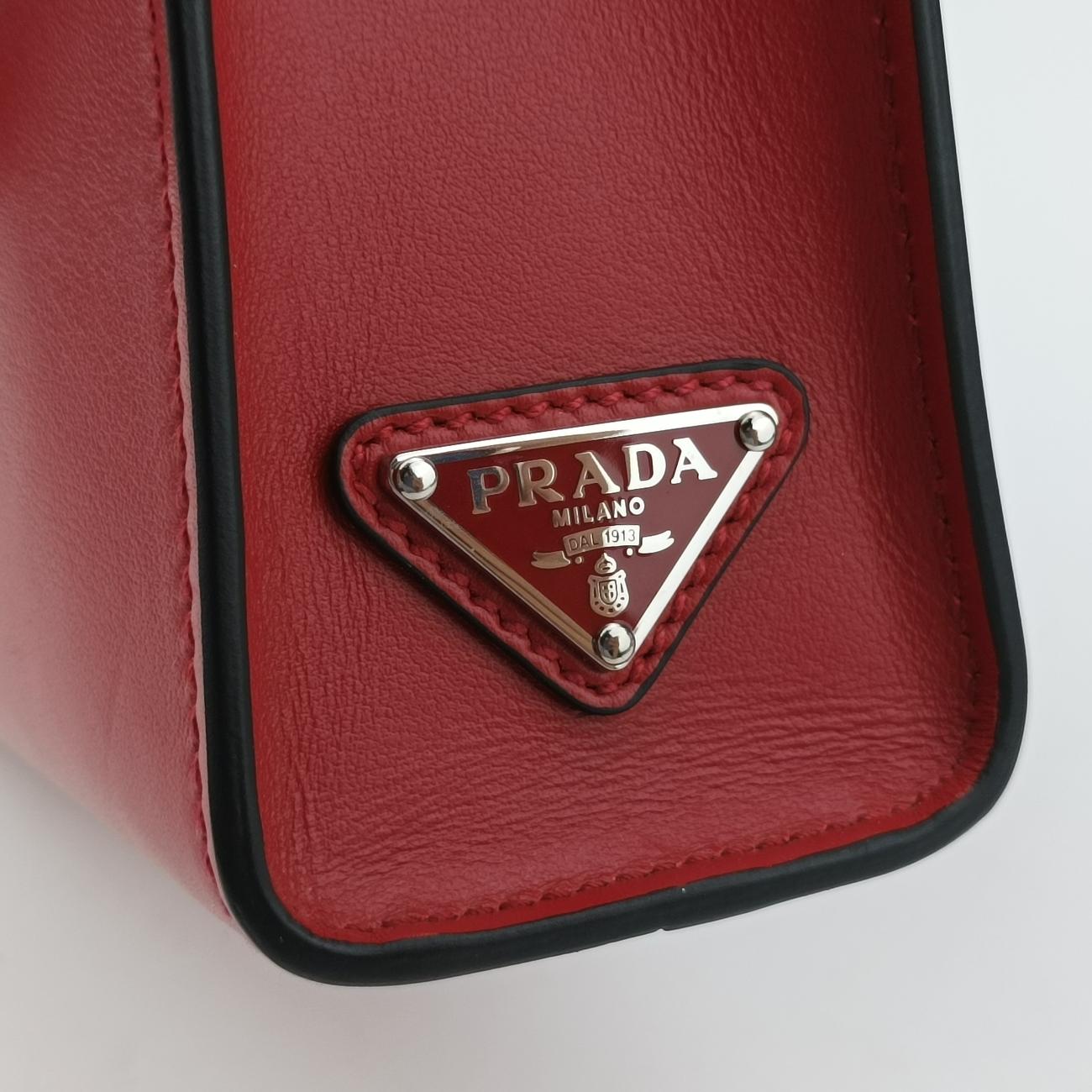Triangle logo embossedRedLeather272 3三角エンボスロゴレッドレザー272 3