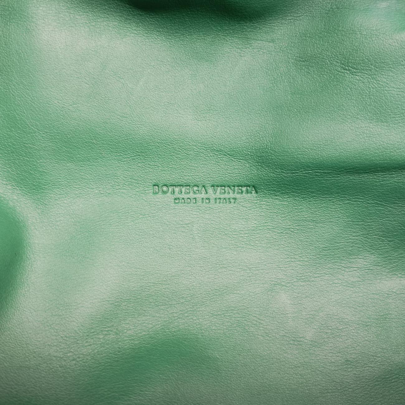 The Chain PouchGreenlambskinP01811498Xザ チェーン ポーチグリーンラムスキンP01811498X