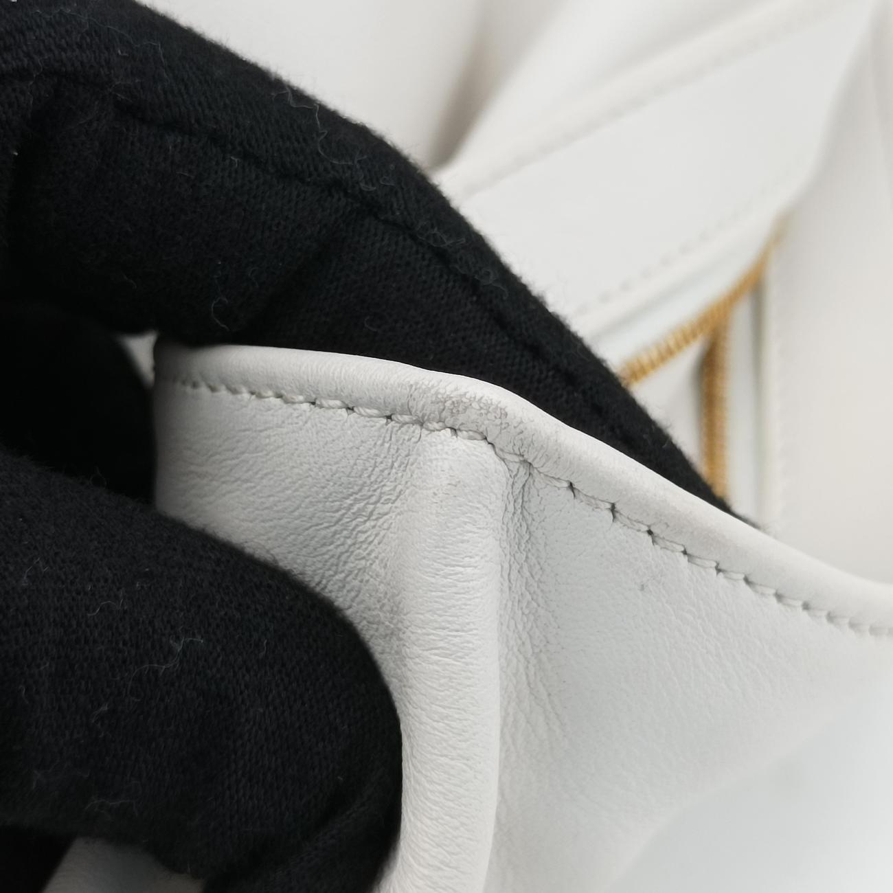 The TWISTWhitelambskinB09368762Xザ ツイストホワイトラムスキンB09368762X