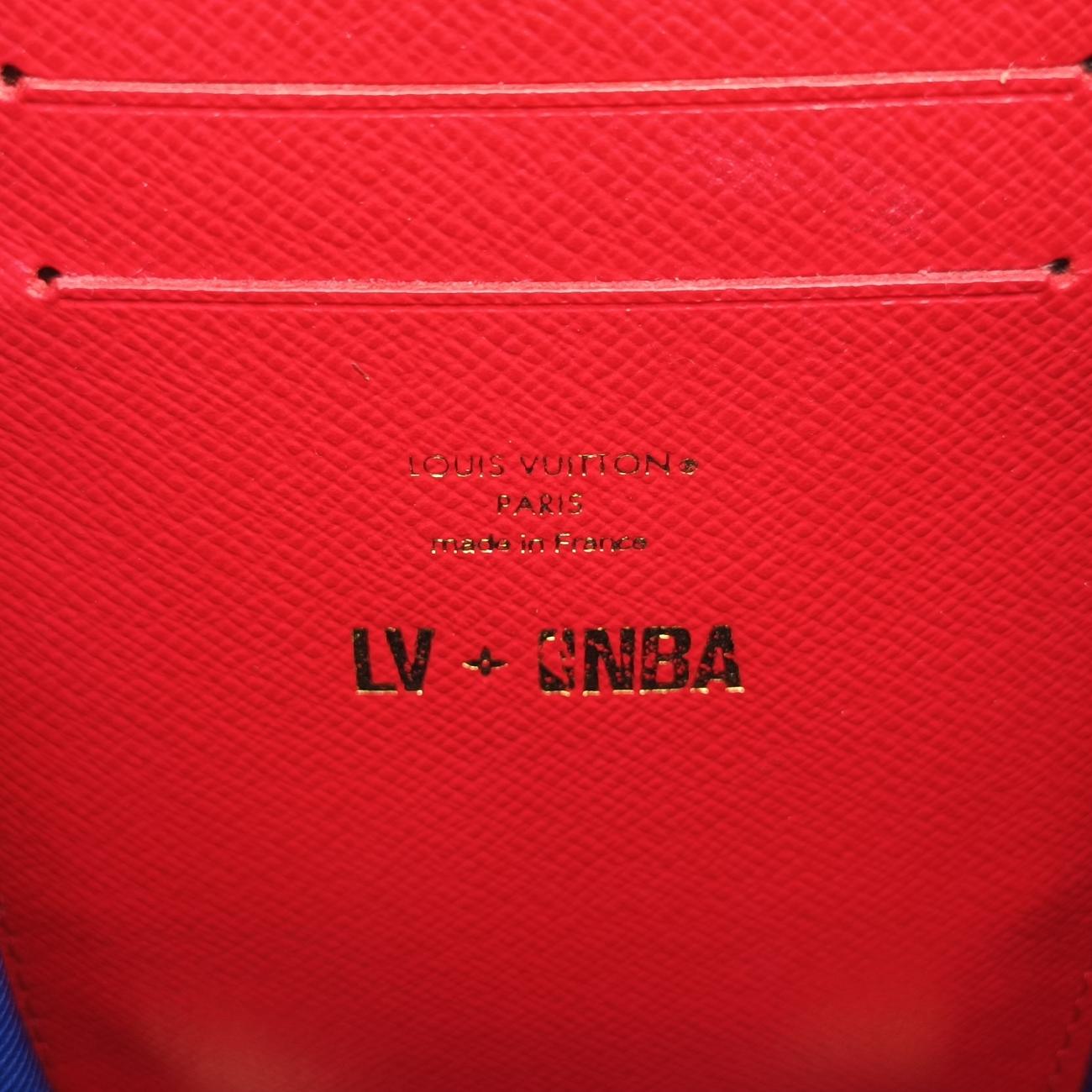 LV x NBA SOFT TRANK  PHONE BOXAntarctica x Red x WhiteMonogram Canvas×calf leatherM80101TJ4220LV x NBA ソフトトランク フォーンボックスアンタークティカ×レッド×ホワイトモノグラムキャンバス×カーフレザーM80101TJ4220