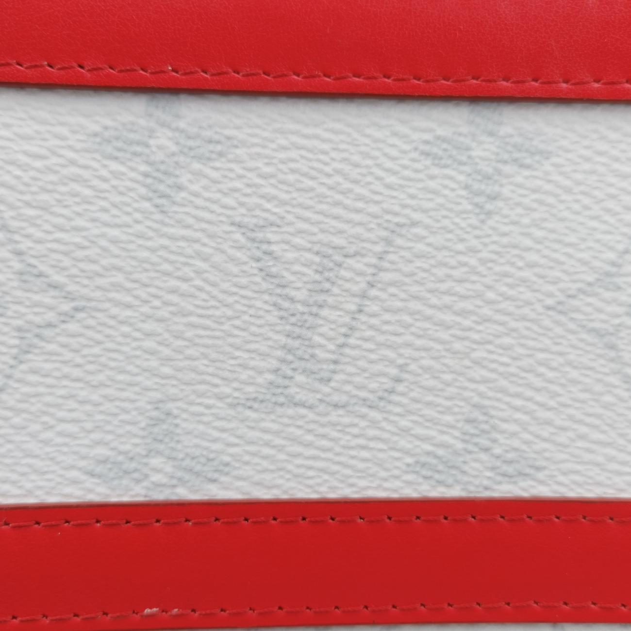 LV x NBA SOFT TRANK  PHONE BOXAntarctica x Red x WhiteMonogram Canvas×calf leatherM80101TJ4220LV x NBA ソフトトランク フォーンボックスアンタークティカ×レッド×ホワイトモノグラムキャンバス×カーフレザーM80101TJ4220