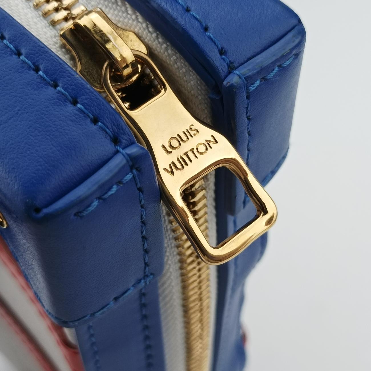 LV x NBA SOFT TRANK  PHONE BOXAntarctica x Red x WhiteMonogram Canvas×calf leatherM80101TJ4220LV x NBA ソフトトランク フォーンボックスアンタークティカ×レッド×ホワイトモノグラムキャンバス×カーフレザーM80101TJ4220