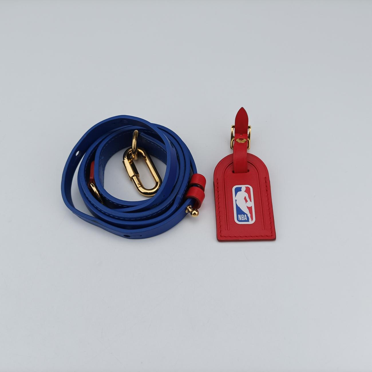 LV x NBA SOFT TRANK  PHONE BOXAntarctica x Red x WhiteMonogram Canvas×calf leatherM80101TJ4220LV x NBA ソフトトランク フォーンボックスアンタークティカ×レッド×ホワイトモノグラムキャンバス×カーフレザーM80101TJ4220