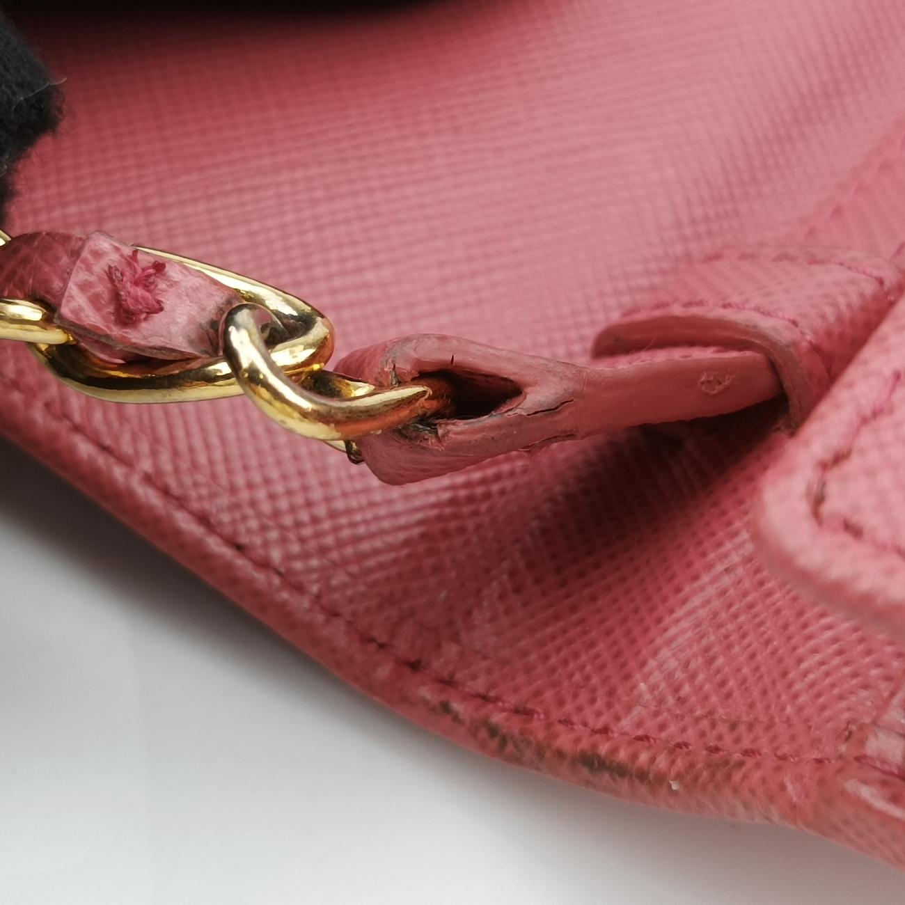 Metal Wallet on Chain Cornflower ClutchPinkSaffiano leather1MT290221メタル ウォレット オン チェーン コーンフラワー クラッチピンクサフィアーノレザー1MT290221