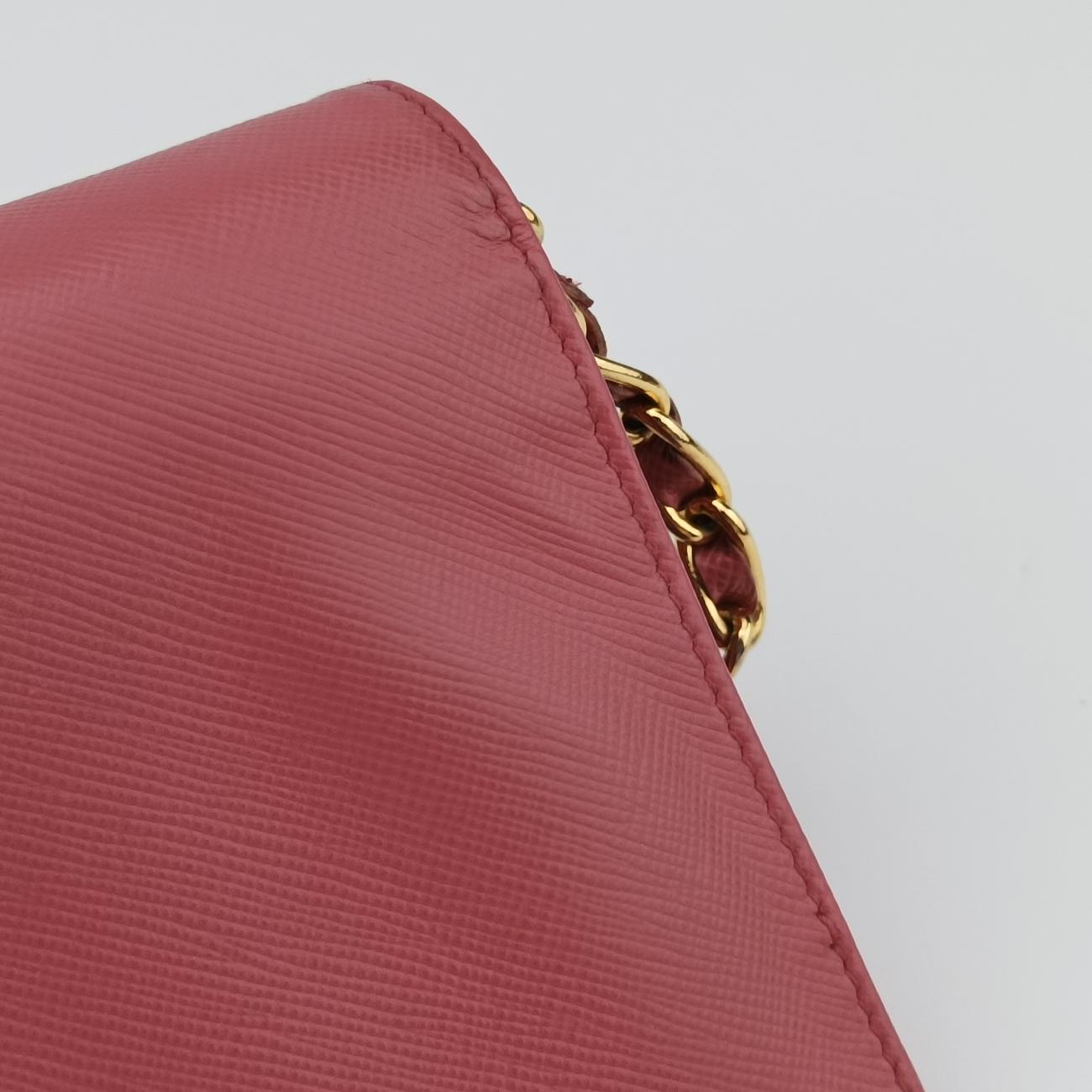 Metal Wallet on Chain Cornflower ClutchPinkSaffiano leather1MT290221メタル ウォレット オン チェーン コーンフラワー クラッチピンクサフィアーノレザー1MT290221