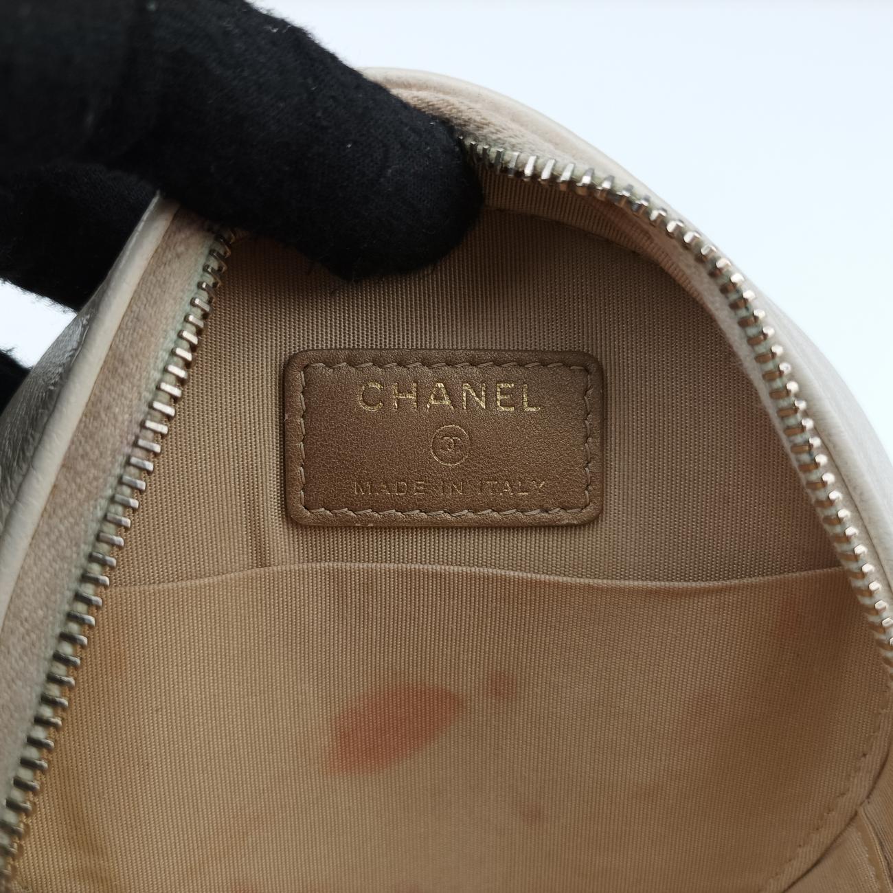 Matelasse RoundWhitelambskinAP144930989598マトラッセ ラウンドホワイトラムスキンAP144930989598