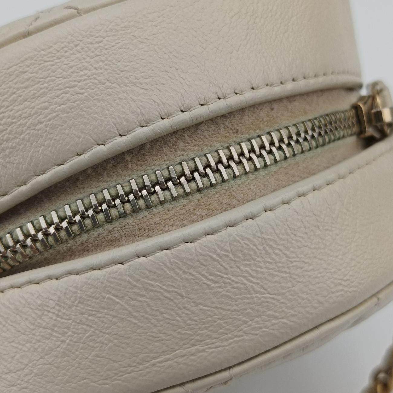 Matelasse RoundWhitelambskinAP144930989598マトラッセ ラウンドホワイトラムスキンAP144930989598