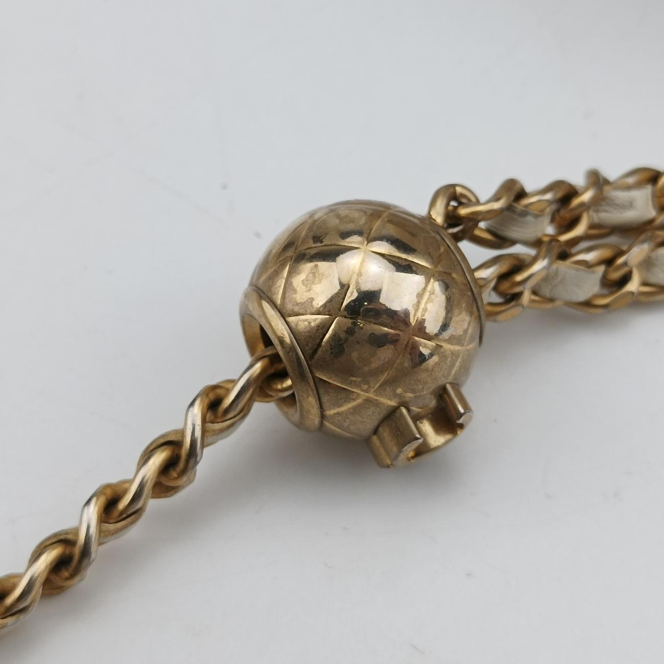 Matelasse RoundWhitelambskinAP144930989598マトラッセ ラウンドホワイトラムスキンAP144930989598