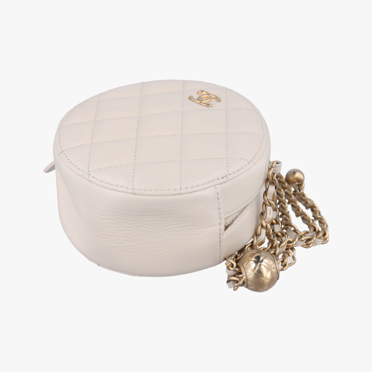 Matelasse RoundWhitelambskinAP144930989598マトラッセ ラウンドホワイトラムスキンAP144930989598