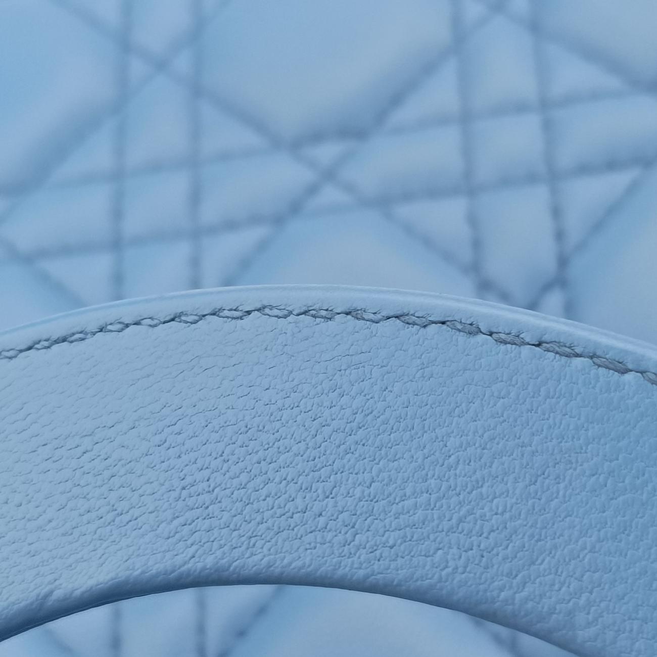 Lady DiorBluelambskin15-BO-0114レディディオールブルーラムスキン15-BO-0114