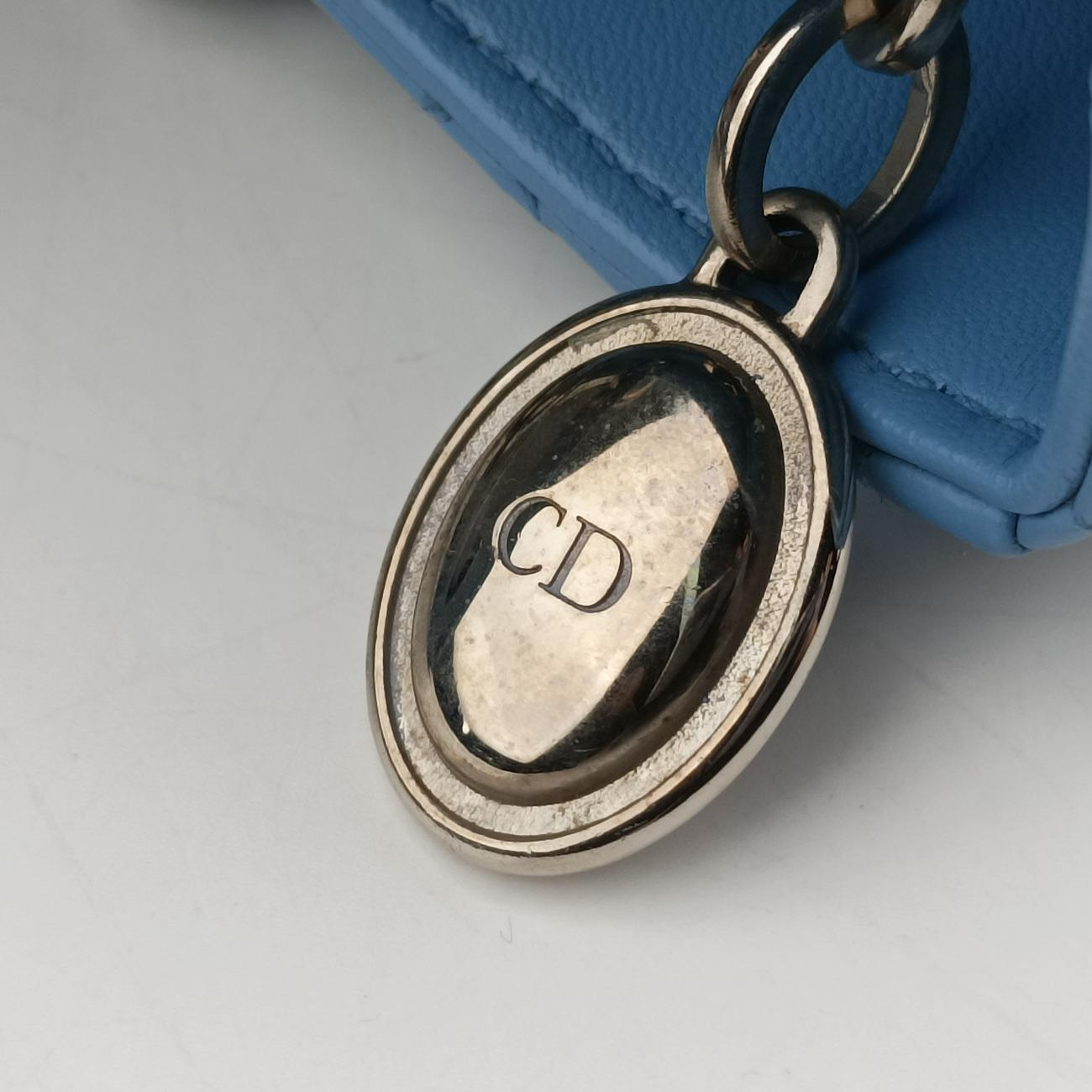 Lady DiorBluelambskin15-BO-0114レディディオールブルーラムスキン15-BO-0114